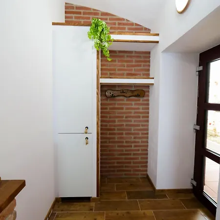 13 Prizemi 1 Apartment
